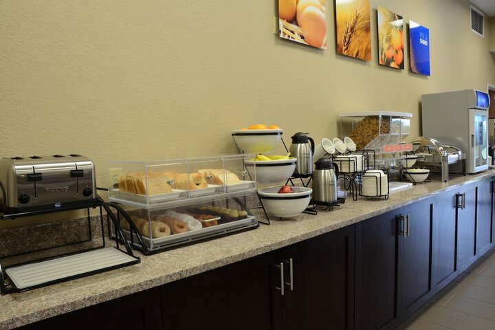 Comfort Inn & Suites Cave City