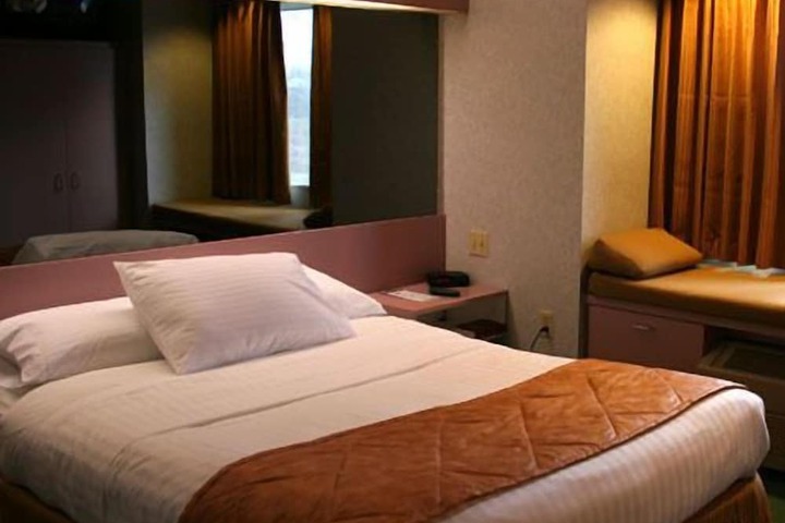 CenterWay Hotel Buffalo North Near University