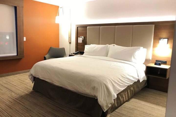 Room 128 of 148