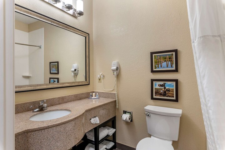 Room 16 of 28