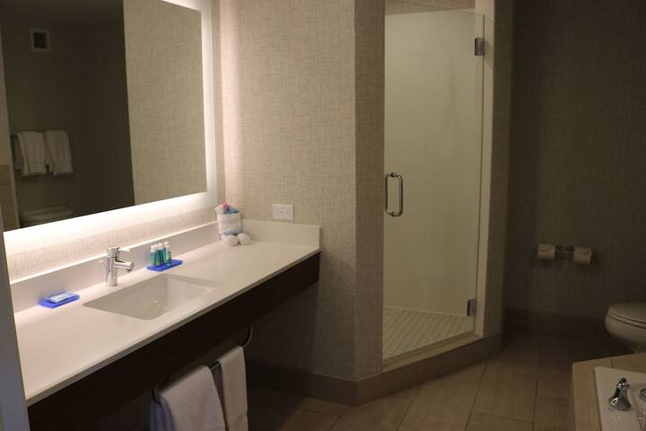 Room 33 of 78