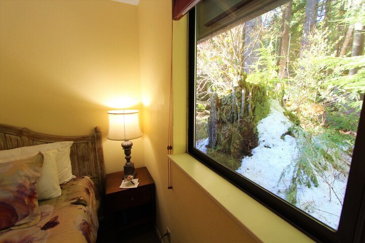 Alexanders Lodge