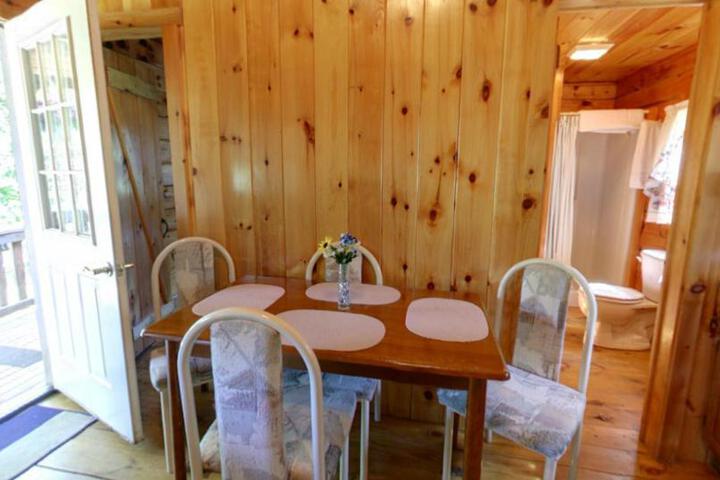Robin Hill Camping Resort Deluxe Cottage 13