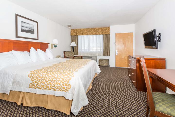 Room 8 of 16