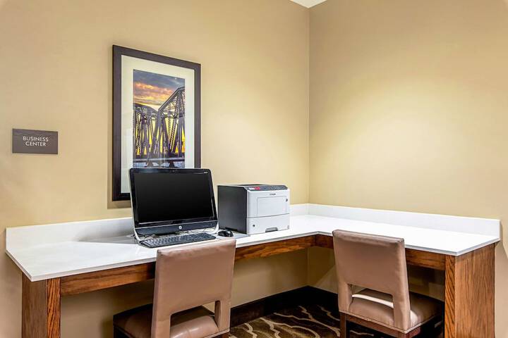 Business Center 28 of 28