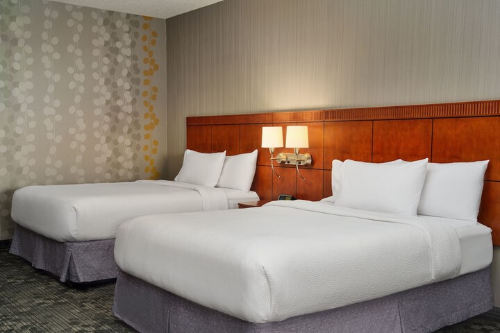 Room 10 of 27