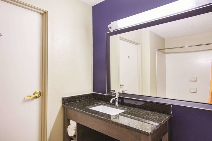 Room 14 of 27