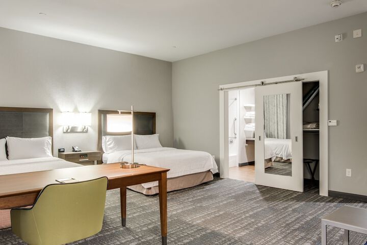 Hampton Inn & Suites Dallas / Ft. Worth Airport South