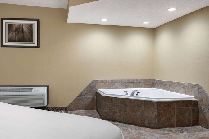 Hot Tub 71 of 73