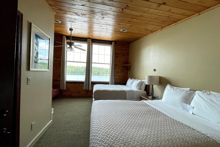 Hanging Horn Lakeside Resort