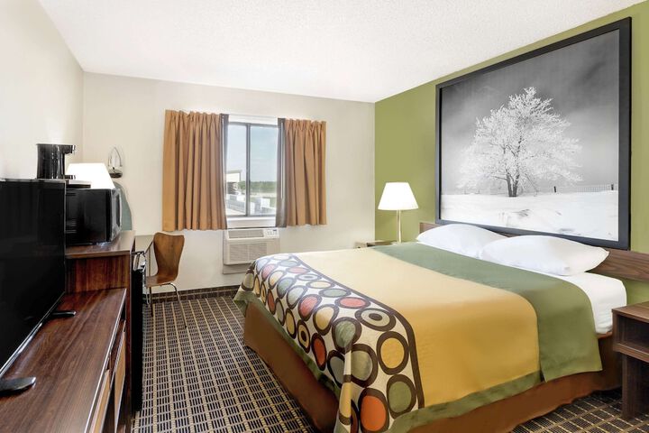 Room 4 of 15