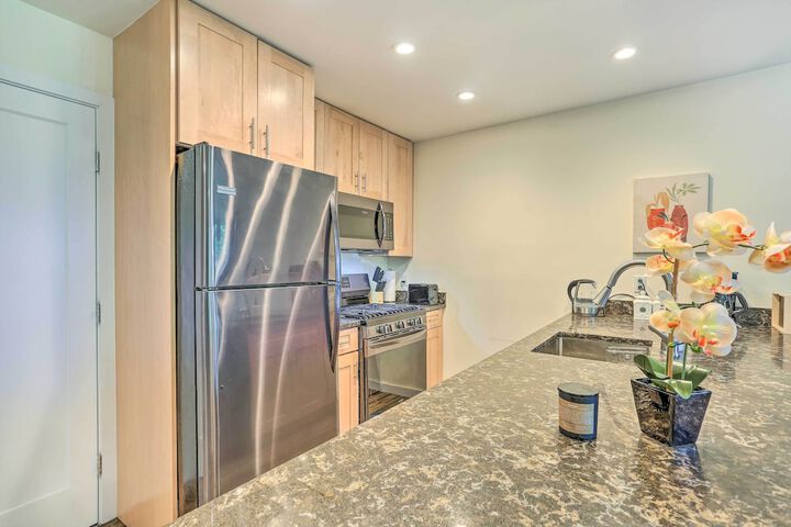 Sun-lit Vernon Condo 2 Mi to Ski Resort!
