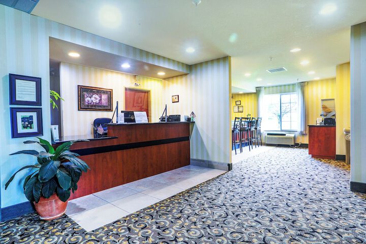 Evansville Inn & Suites by OYO