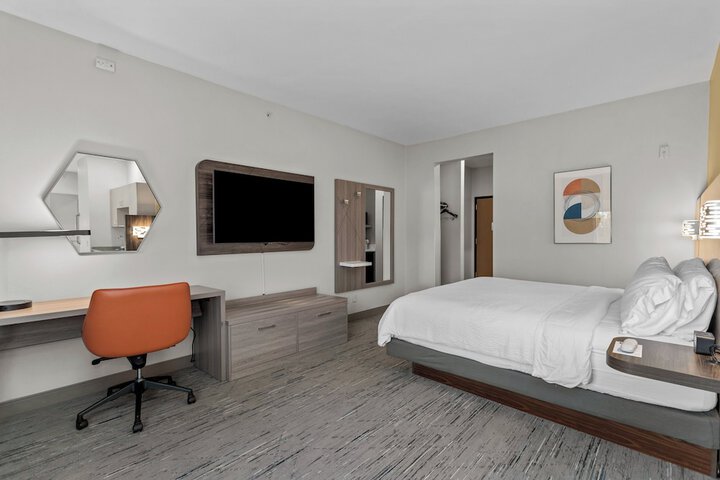 Room 22 of 65