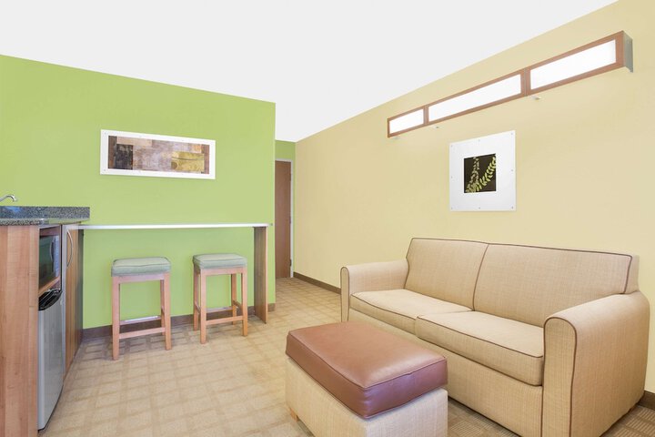 Room 12 of 16