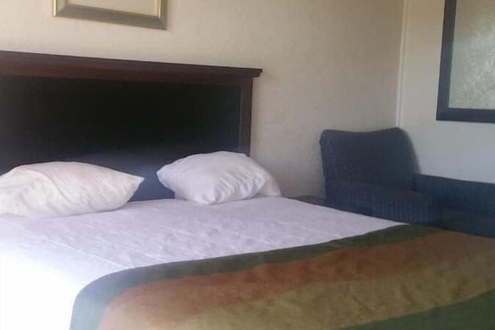 Room 4 of 16