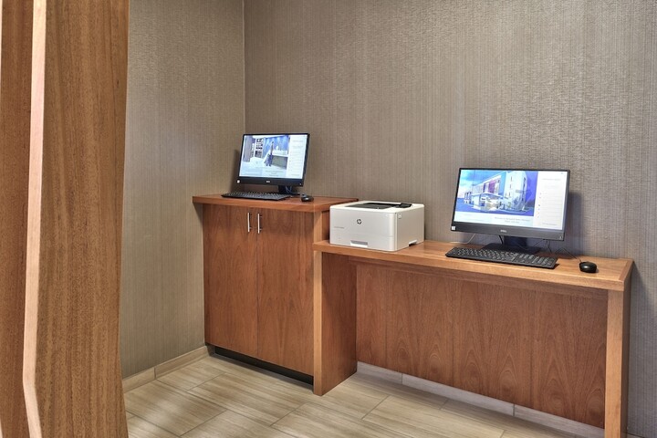 Business Center 25 of 28