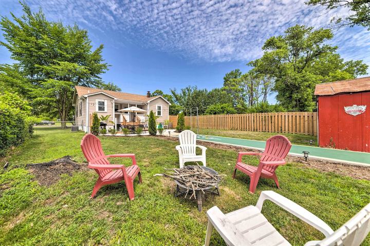 lucky Dawg Pet-friendly Abode Near St. Louis!