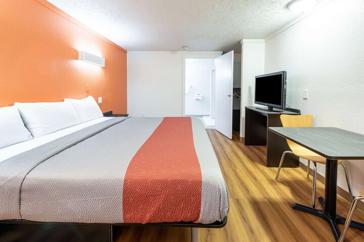 Room 16 of 30