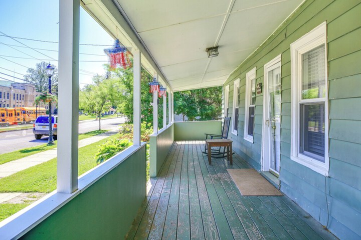 Hunter Home w / Fire Pit & Yard: on Main Street!