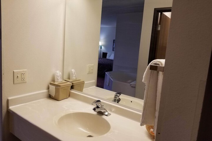 Room 121 of 232