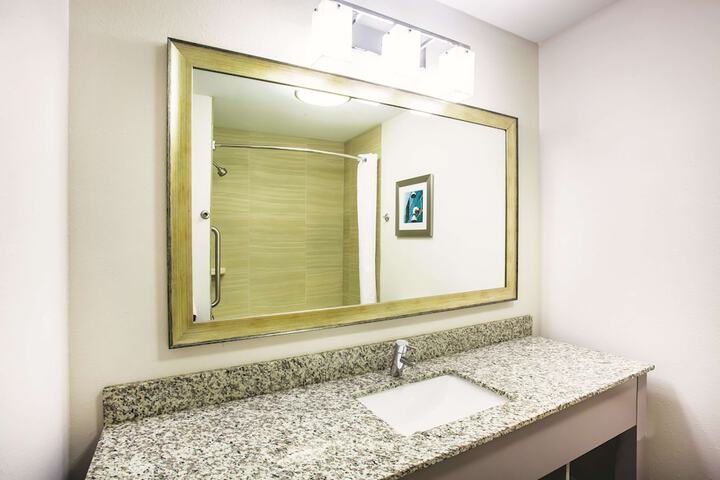La Quinta Inn & Suites by Wyndham St. Paul-Woodbury
