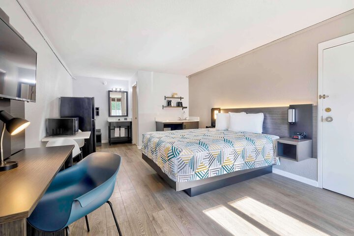 Room 21 of 25