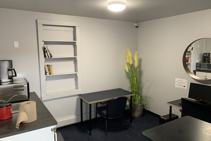 Business Center 72 of 75