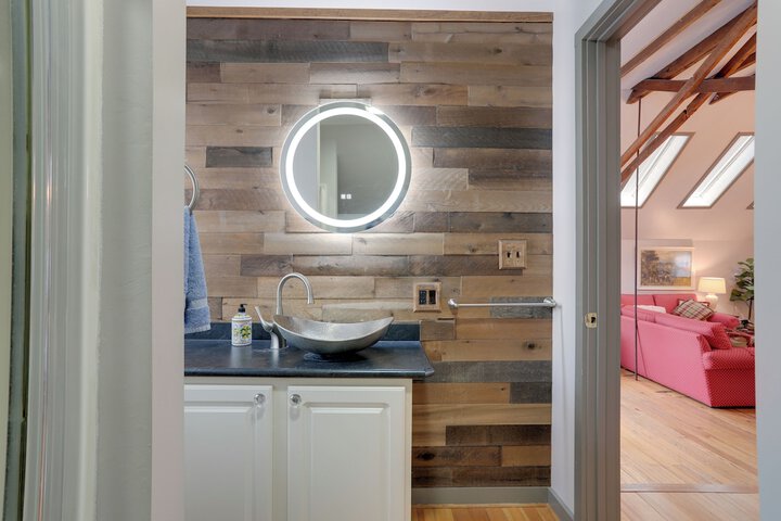 Pet-friendly Loft Vacation Rental w / Fire Pit!