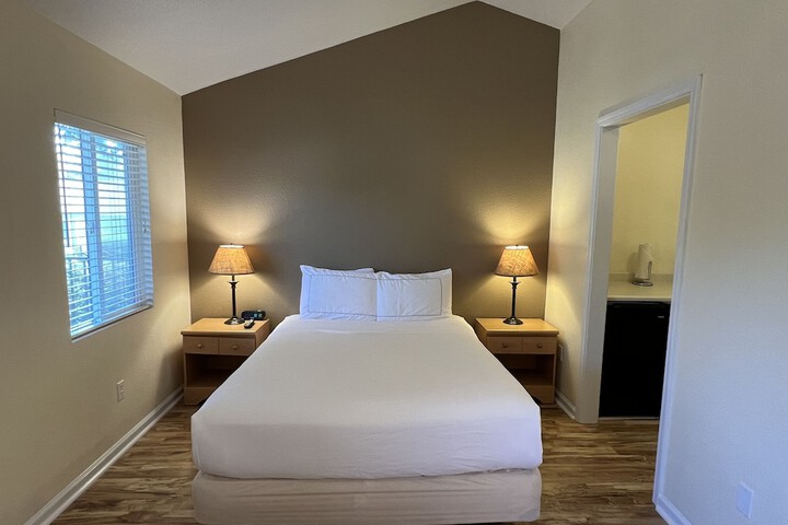 Room 37 of 173