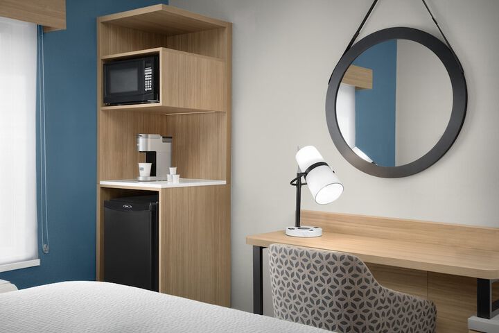 Holiday Inn Express Hotel & Suites DFW West - Hurst by IHG