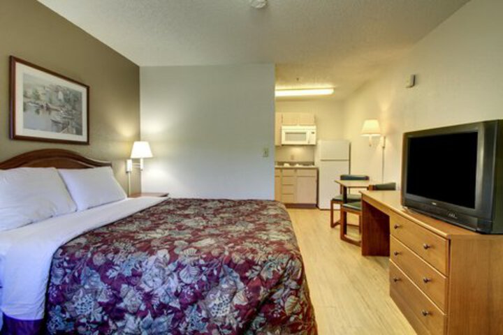 Room 8 of 12