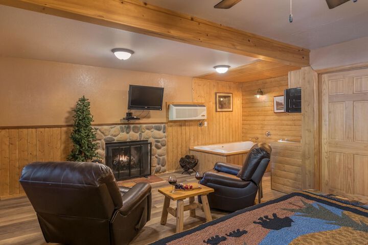 Upper Canyon Inn & Cabins