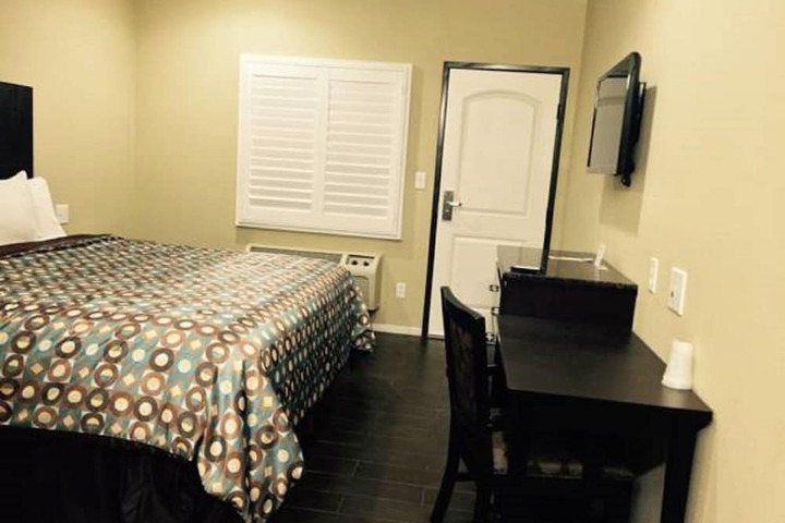 Room 25 of 36