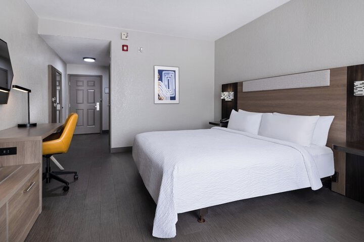 Room 31 of 66