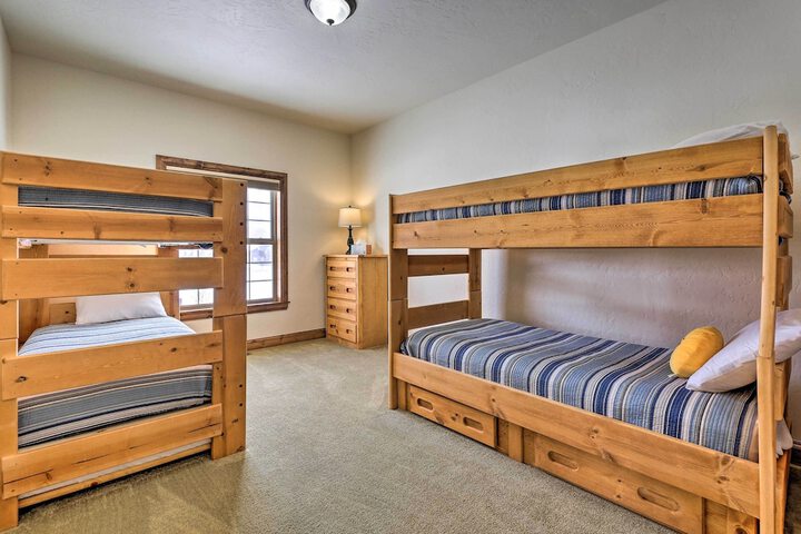 Luxe Rocky Mtn Retreat w / Hot Tub - by Winter Park