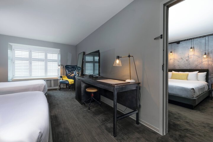 Room 13 of 18
