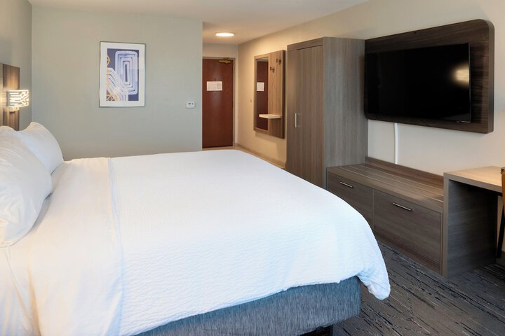 Holiday Inn Express Hotel & Suites Fort Atkinson by IHG