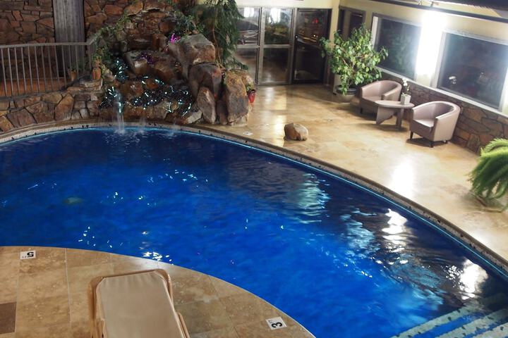 Pool 10 of 73