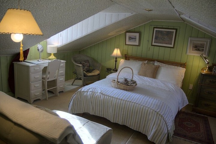 Room 13 of 24