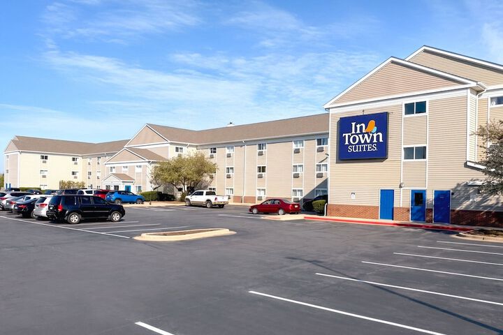 InTown Suites Extended Stay Chicago IL - Elk Grove / OHare