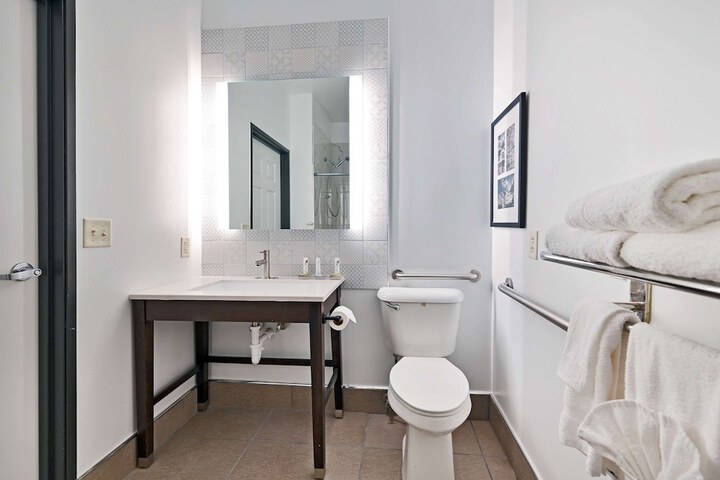 Country Inn & Suites by Radisson Bloomington-Normal Airport, IL