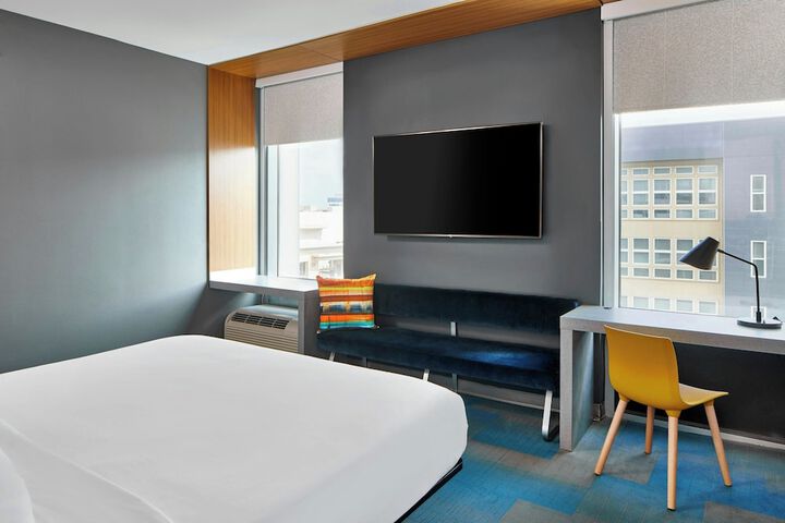 Room 34 of 60
