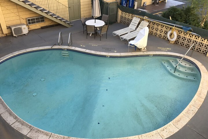 Pool 16 of 100