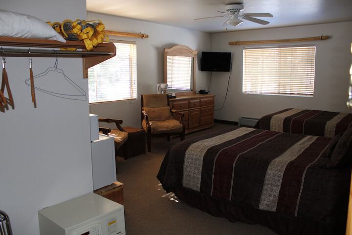 Room 33 of 104