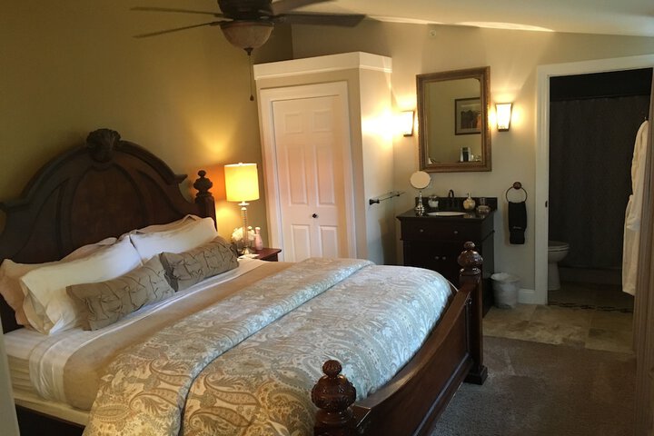PineCrest Inn