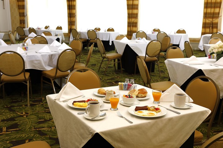 Breakfast/Coffee Service 86 of 96