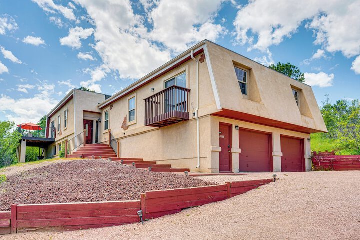 Breweries Hiking Trails & Museums: Monument House