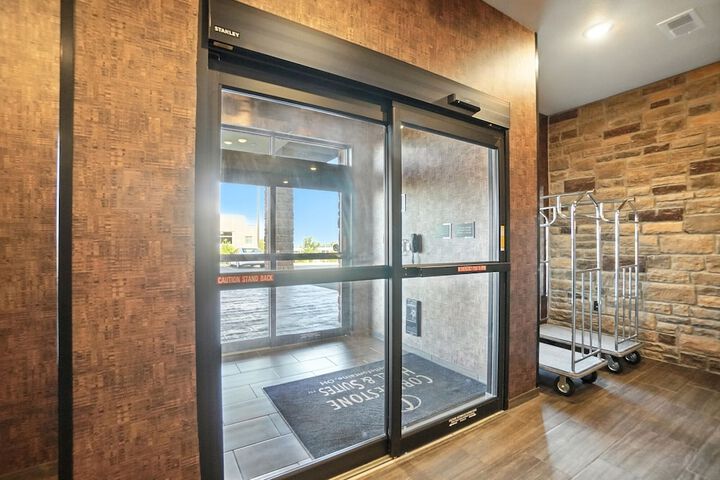 Cobblestone Hotel & Suites-Bellefontaine