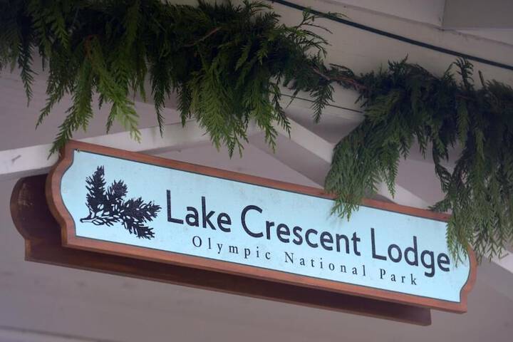 Lake Crescent Lodge